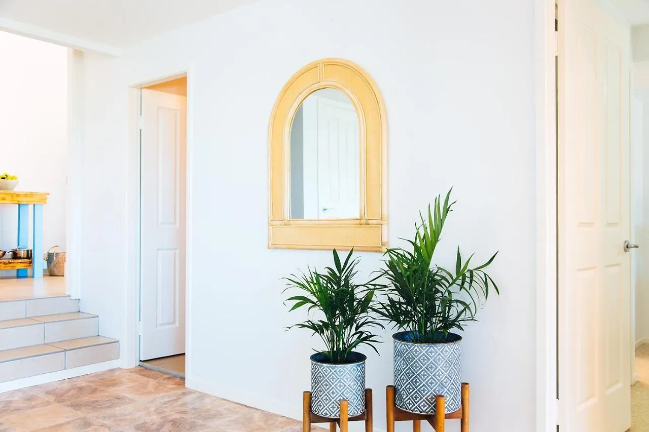 Shaws Bay Getaway- Ocean View Tropical Oasis Apartment East Ballina