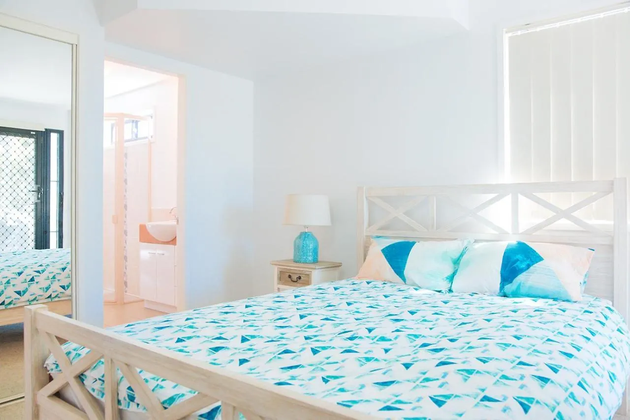 Shaws Bay Getaway- Ocean View Tropical Oasis Apartment East Ballina