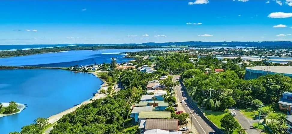 Shaws Bay Getaway- Ocean View Tropical Oasis Apartment East Ballina