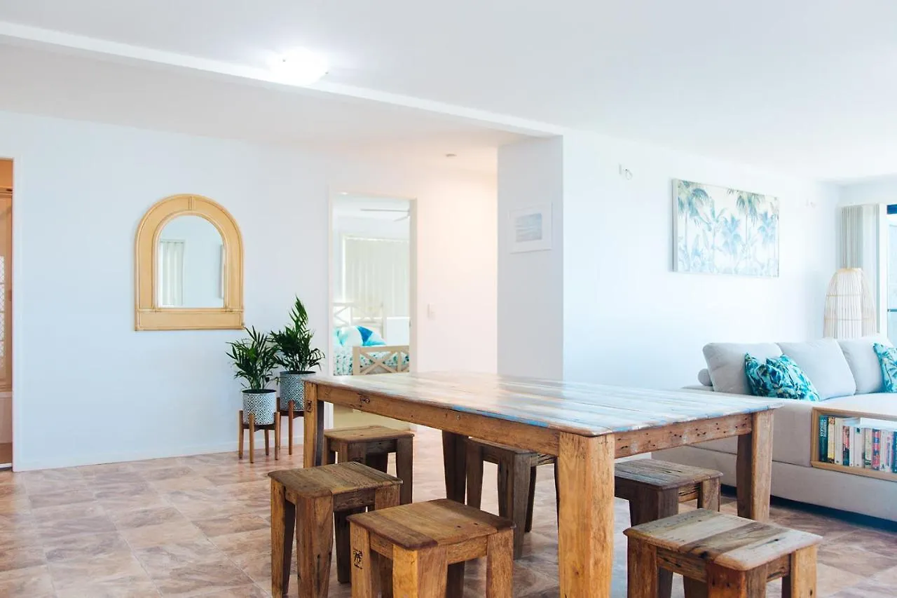 Shaws Bay Getaway- Ocean View Tropical Oasis Apartment East Ballina